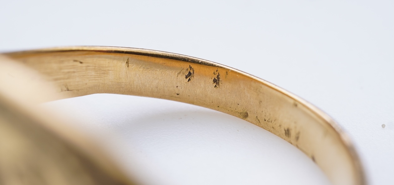 A rare Elizabethan gold signet ring, England, late 16th century